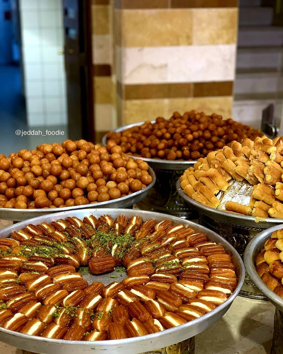 محل حلويات الجونه في جدة