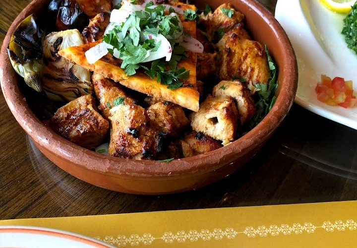 مطعم عاجن وطاجن جدة