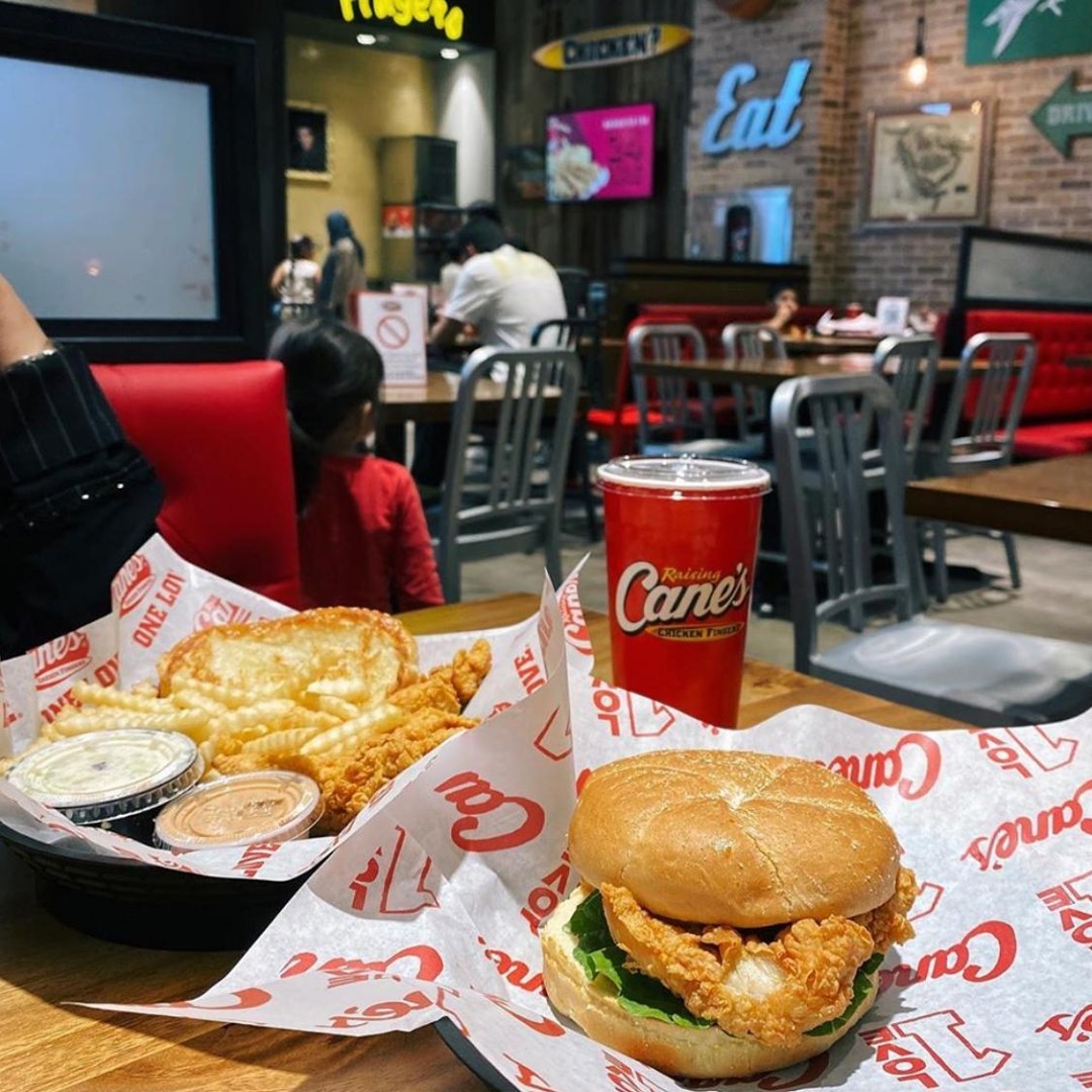 مطعم كينز جدة Raising Cane's ME(الاسعار+المنيو+الموقع) كافيهات جده